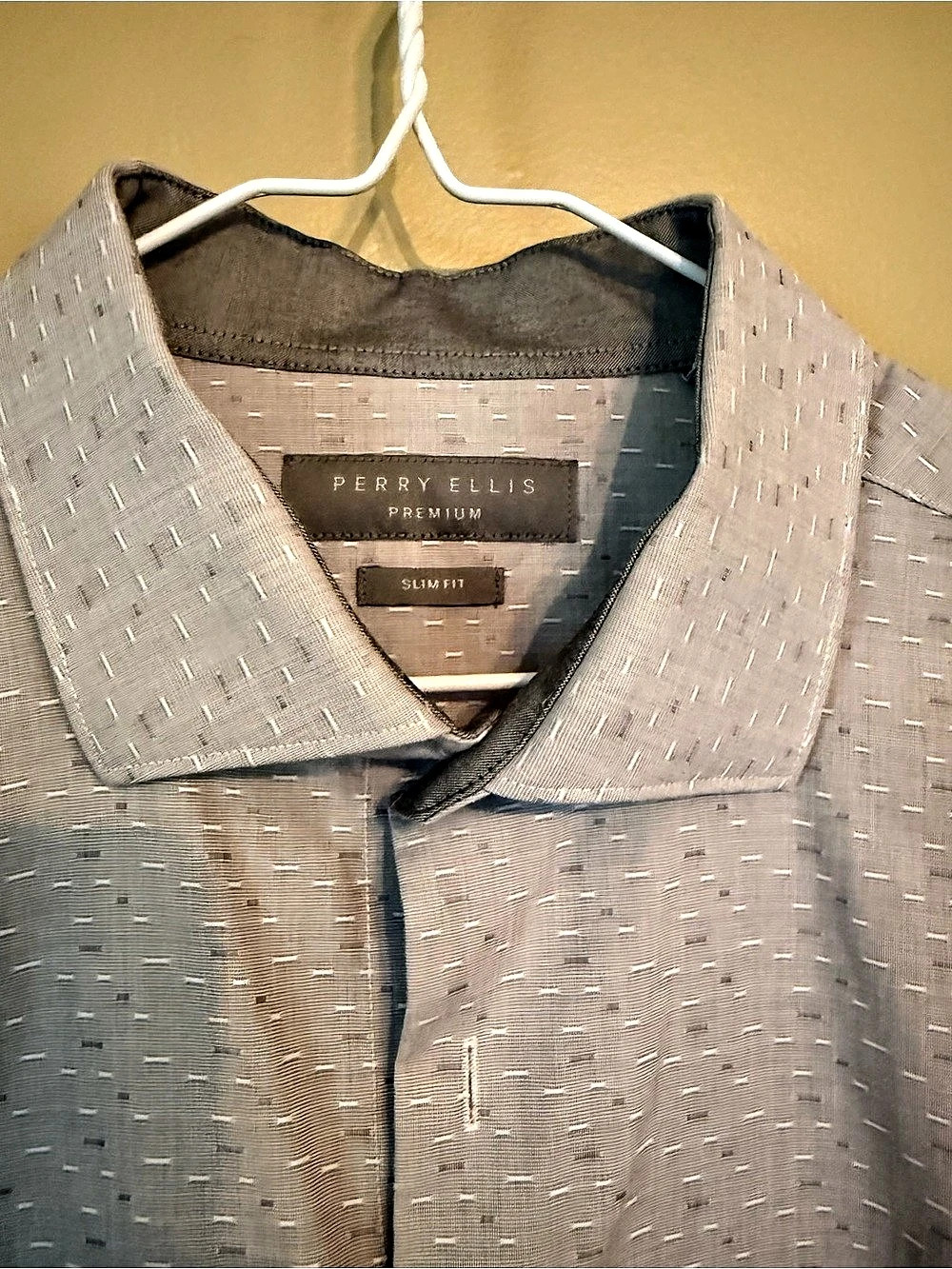 Perry Ellis Men's Geometric Button Down in Gray Large
